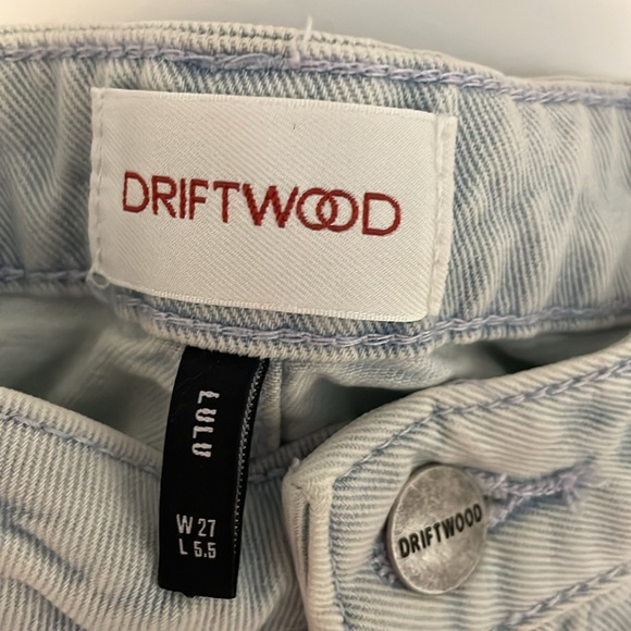 DRIFTWOOD Light Wash Embroidered Eyelet Jean Shorts - Size 27 - Picture 5 of 6